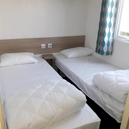 Camping Mobilhome 3 Ch Dans Impasse Es45 *